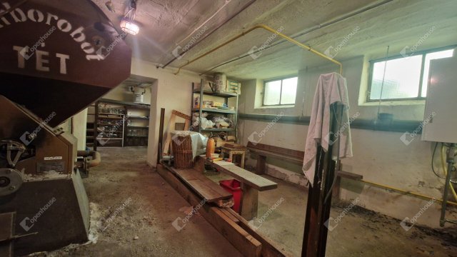 Eladó családi ház, Komáromban 62.9 M Ft, 4 szobás