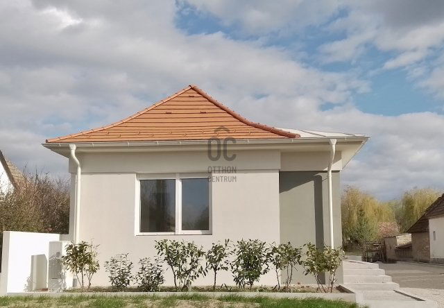 Eladó családi ház, Bakonyszentlászlón 79.9 M Ft, 4 szobás