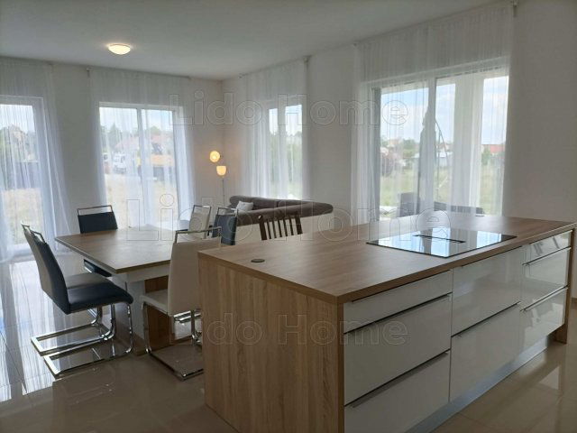 Eladó családi ház, Balatongyörökön 222.2 M Ft, 14 szobás