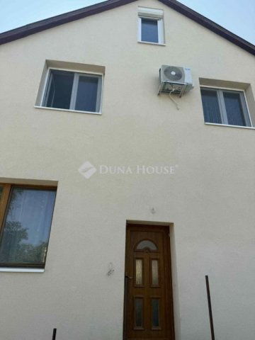 Eladó családi ház, Esztergomban 74.9 M Ft, 6 szobás