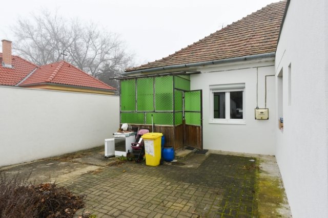 Eladó családi ház, Veszprémben 92.89 M Ft, 3 szobás