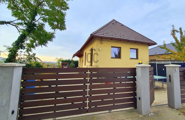 Eladó családi ház, Mogyoródon 129.9 M Ft, 6 szobás