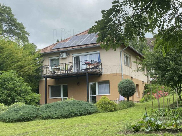 Eladó családi ház, Balatonkenesén 165.7 M Ft