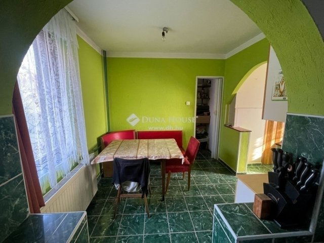 Eladó családi ház, Ecseren 84.9 M Ft, 6 szobás