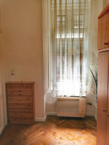 Kiadó téglalakás, albérlet, V. kerületben, Hold utcában