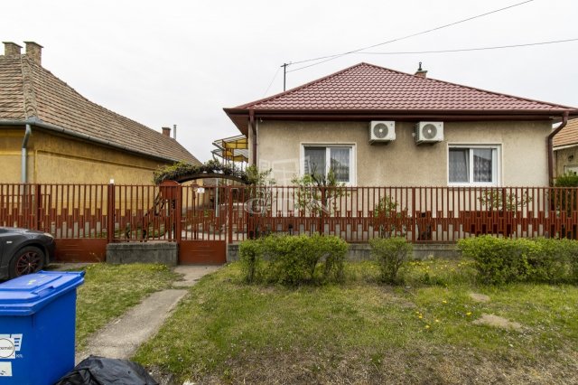 Eladó családi ház, Turán 38 M Ft, 3 szobás
