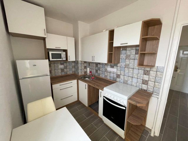 Kiadó panellakás, albérlet, Pécsett 180 E Ft / hó, 2 szobás