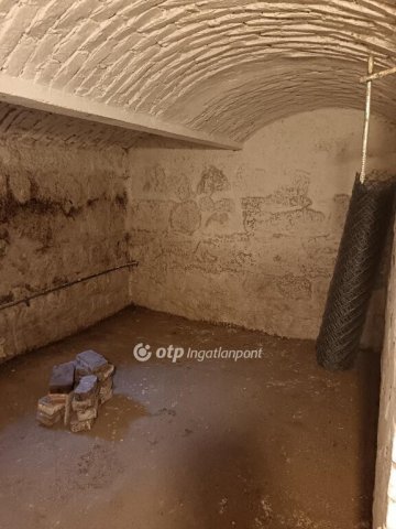 Eladó családi ház, Sárándon 40.5 M Ft, 2 szobás