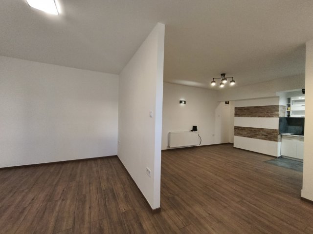 Eladó téglalakás, Budapesten, III. kerületben, Miklós téren