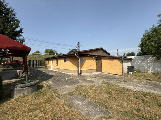 Eladó üzlethelyiség, Bicskén 29.9 M Ft, 2 szobás