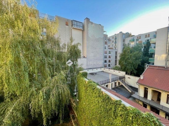 Eladó téglalakás, Budapesten, VIII. kerületben 109.9 M Ft