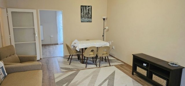 Eladó panellakás, Pécsett 43.5 M Ft, 2 szobás