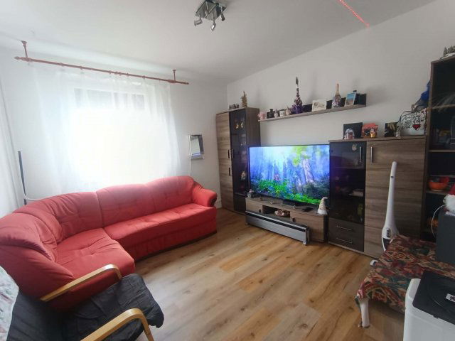 Eladó panellakás, Komlón, Cserma utcában 22.9 M Ft, 2+1 szobás