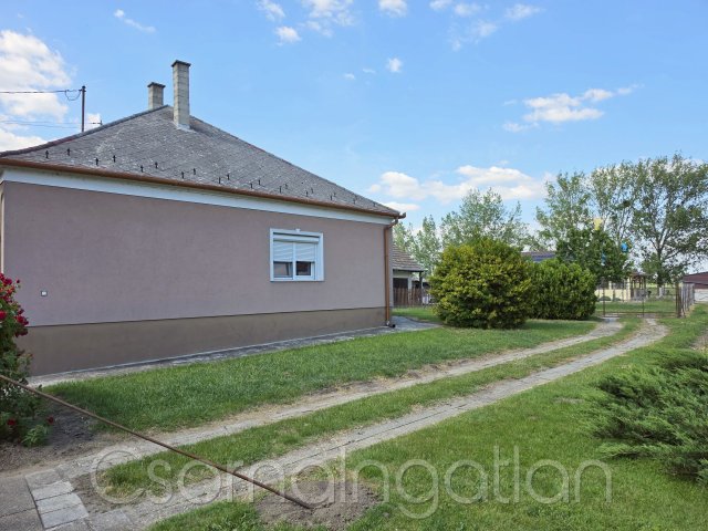 Eladó családi ház, Bősárkányon 60 M Ft, 3 szobás