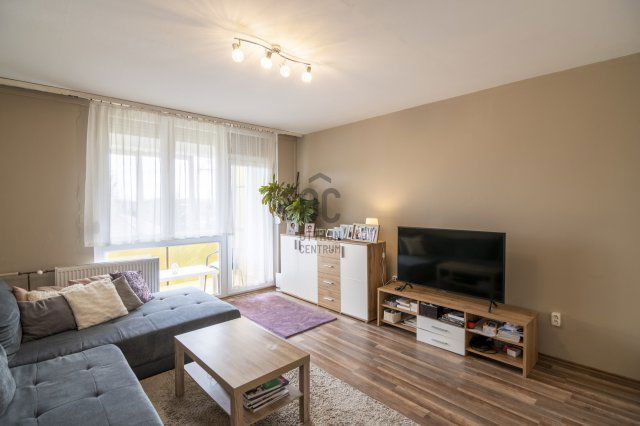 Eladó panellakás, Szigetszentmiklóson 61.9 M Ft, 3 szobás