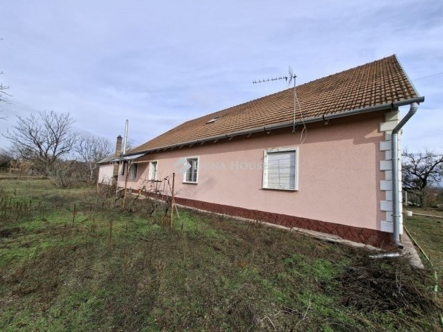 Eladó családi ház, Tápiószecsőn 74.9 M Ft, 6 szobás