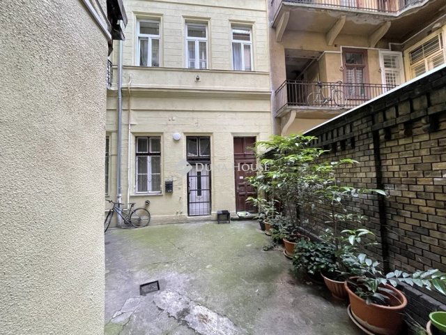 Eladó téglalakás, Budapesten, VI. kerületben 125 M Ft, 4 szobás