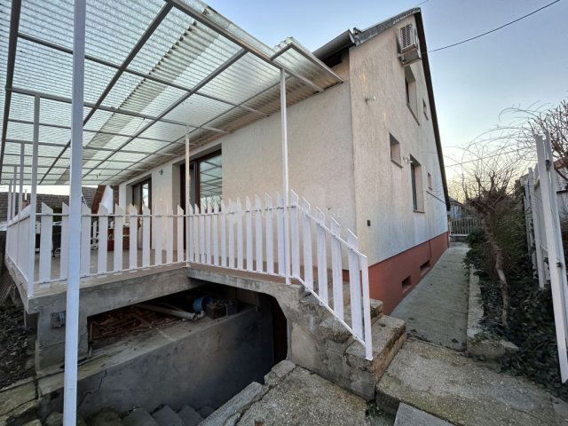 Eladó családi ház, Baján 52.99 M Ft, 5 szobás