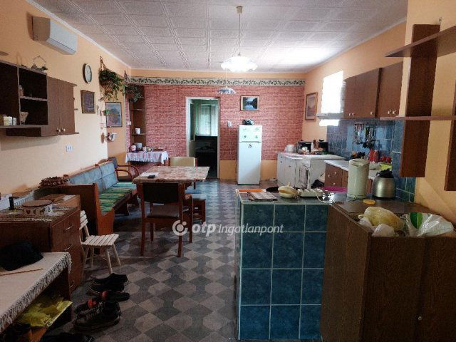 Eladó családi ház, Jászberényben 46 M Ft, 3 szobás