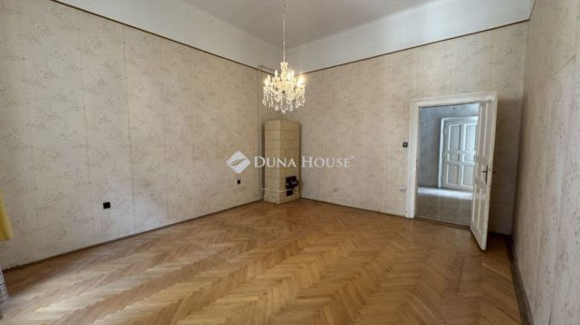 Eladó téglalakás, Budapesten, VI. kerületben 75.9 M Ft, 2 szobás