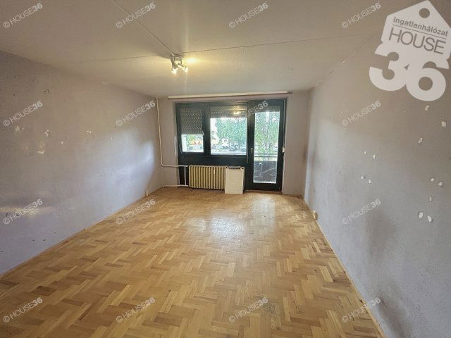 Eladó panellakás, Kecskeméten 54.9 M Ft, 4 szobás