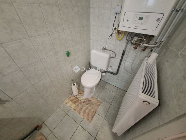 Eladó családi ház, Kiskunfélegyházán 20 M Ft, 1 szobás