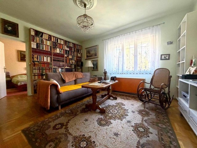 Eladó családi ház, Komáromban 69.99 M Ft, 2 szobás