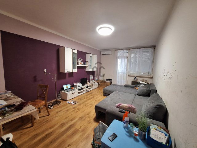 Eladó téglalakás, Szekszárdon, Kőrösi Csoma Sándor utcában
