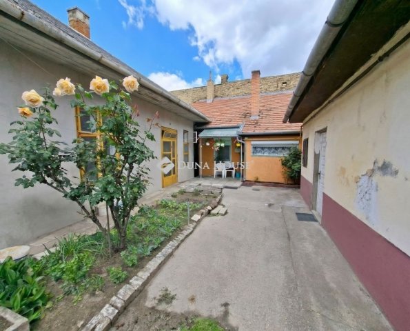 Eladó családi ház, Kecskeméten 26.8 M Ft, 1 szobás