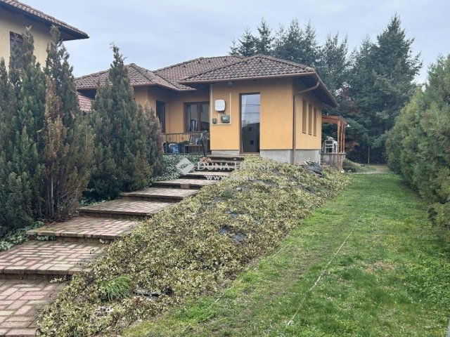 Eladó családi ház, Vecsésen 146.5 M Ft, 4 szobás