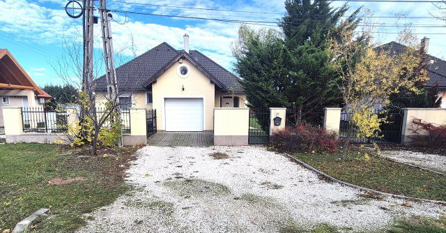 Eladó családi ház, Zánkán 132.9 M Ft, 4 szobás