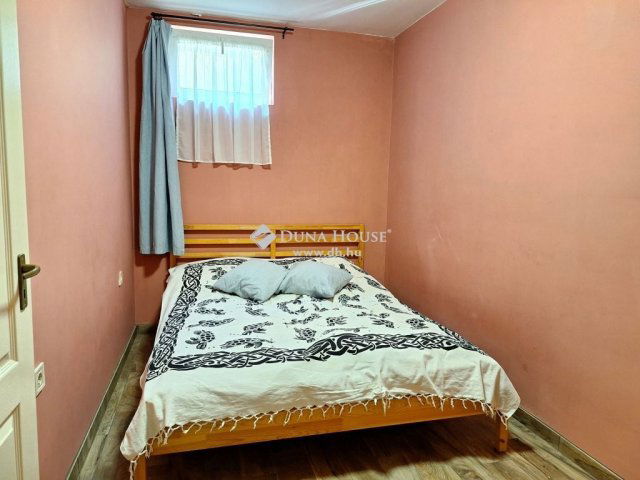 Eladó téglalakás, Kecskeméten 42 M Ft, 4 szobás