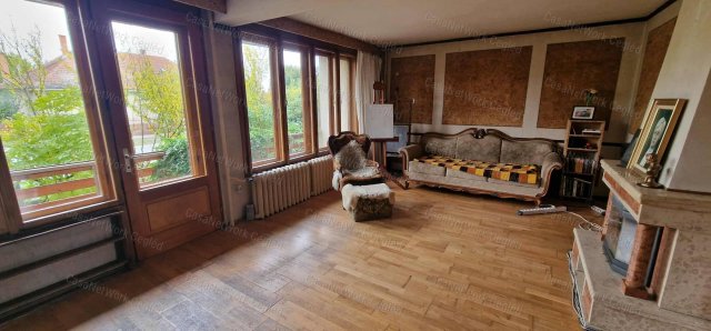 Eladó családi ház, Törtelen 60 M Ft, 4 szobás