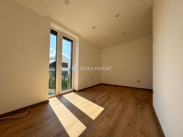 Eladó ikerház, Veszprémben 189.9 M Ft, 5 szobás