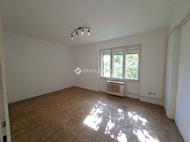 Eladó téglalakás, Zalaegerszegen 29.9 M Ft, 1 szobás