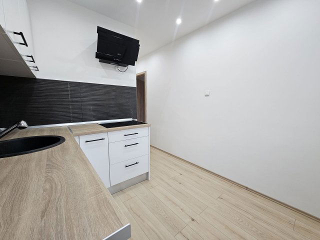 Eladó panellakás, Debrecenben 71.9 M Ft, 3 szobás