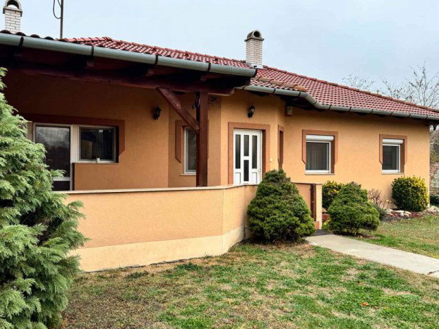 Eladó családi ház, Gödön 144.8 M Ft, 4+1 szobás