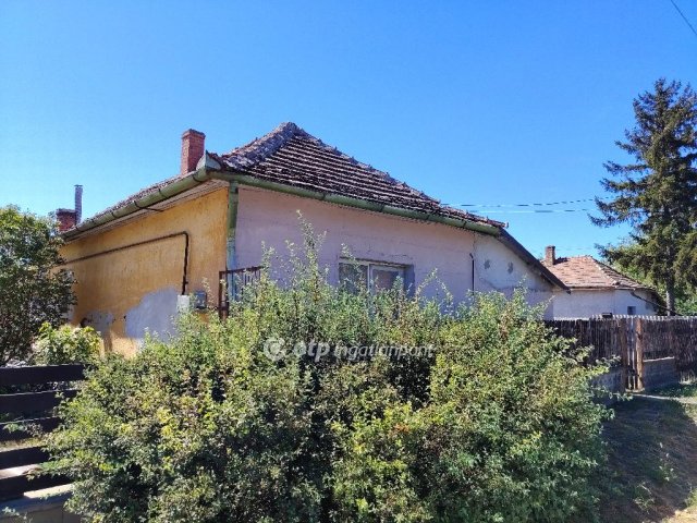 Eladó családi ház, Törökszentmiklóson 11.99 M Ft, 1+2 szobás