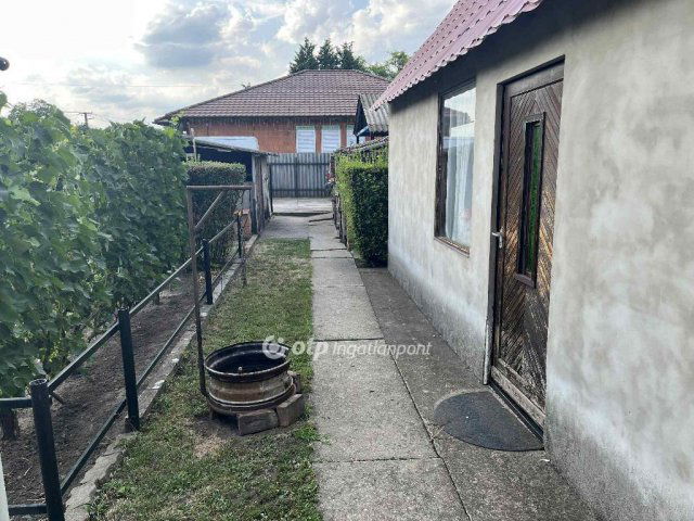 Eladó családi ház, Abonyban 63 M Ft, 3+2 szobás