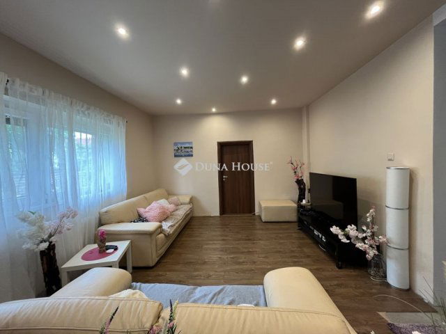 Eladó családi ház, Dunakeszin 189.9 M Ft, 6 szobás