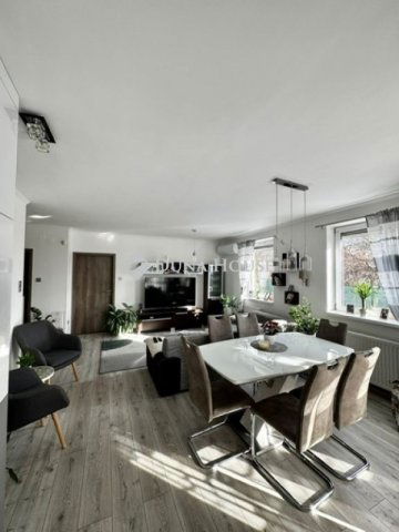 Eladó téglalakás, Pécsett 89.9 M Ft, 3 szobás