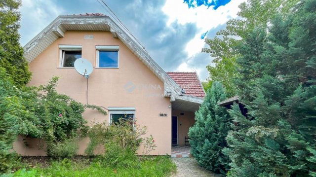 Eladó családi ház, Siófokon 90 M Ft, 7 szobás