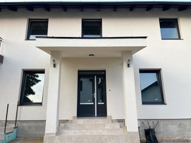 Eladó üzlethelyiség, Gödöllőn 89.99 M Ft, 2 szobás