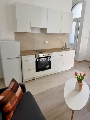 Eladó téglalakás, Budapesten, VI. kerületben 89.9 M Ft, 2 szobás