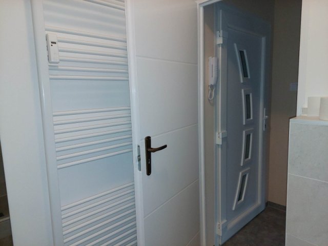 Kiadó panellakás, albérlet, Pécsett 150 E Ft / hó, 1 szobás