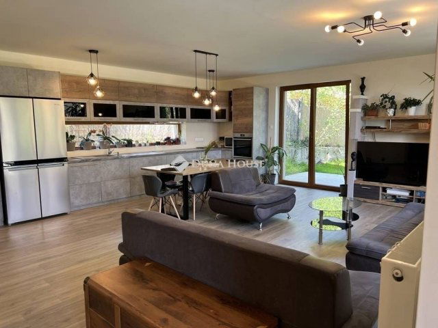 Eladó családi ház, Leányfaluban 196 M Ft, 5 szobás