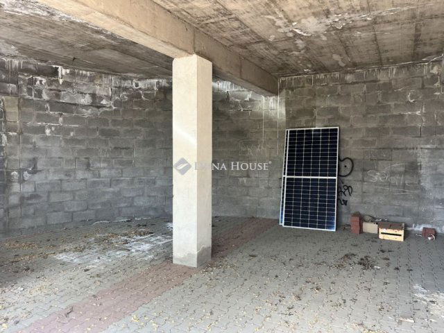 Eladó üzlethelyiség, Bólyban 220 M Ft, 9 szobás