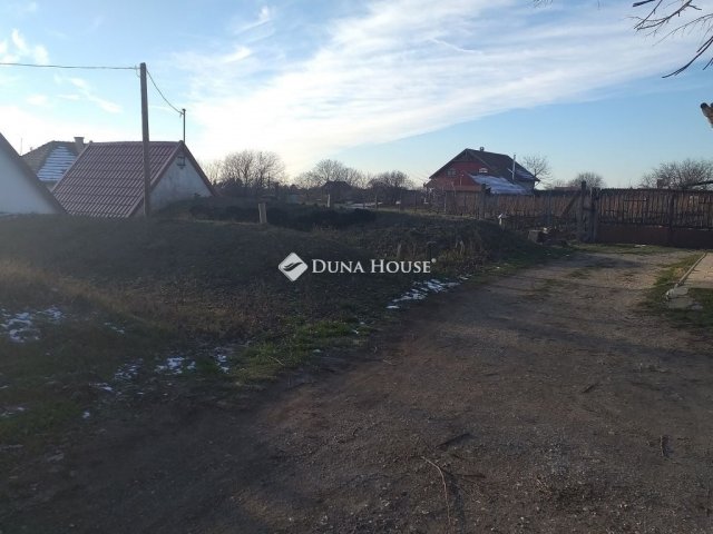 Eladó mezogazdasagi ingatlan, Monoron 9.9 M Ft