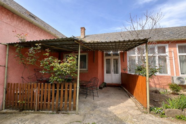 Eladó családi ház, Siklóson 49 M Ft, 6 szobás