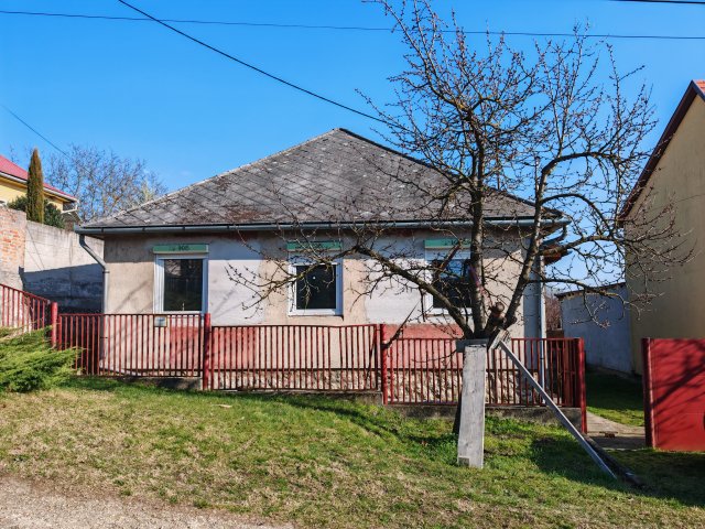 Eladó családi ház, Kesztölcön, Klement utcában 49.9 M Ft